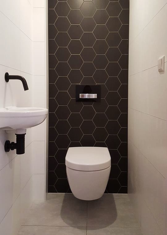 Erkelens-Sanitair-Montage-renoveren-toilet-installatie-hangend-toilet-honinggraat-tegels